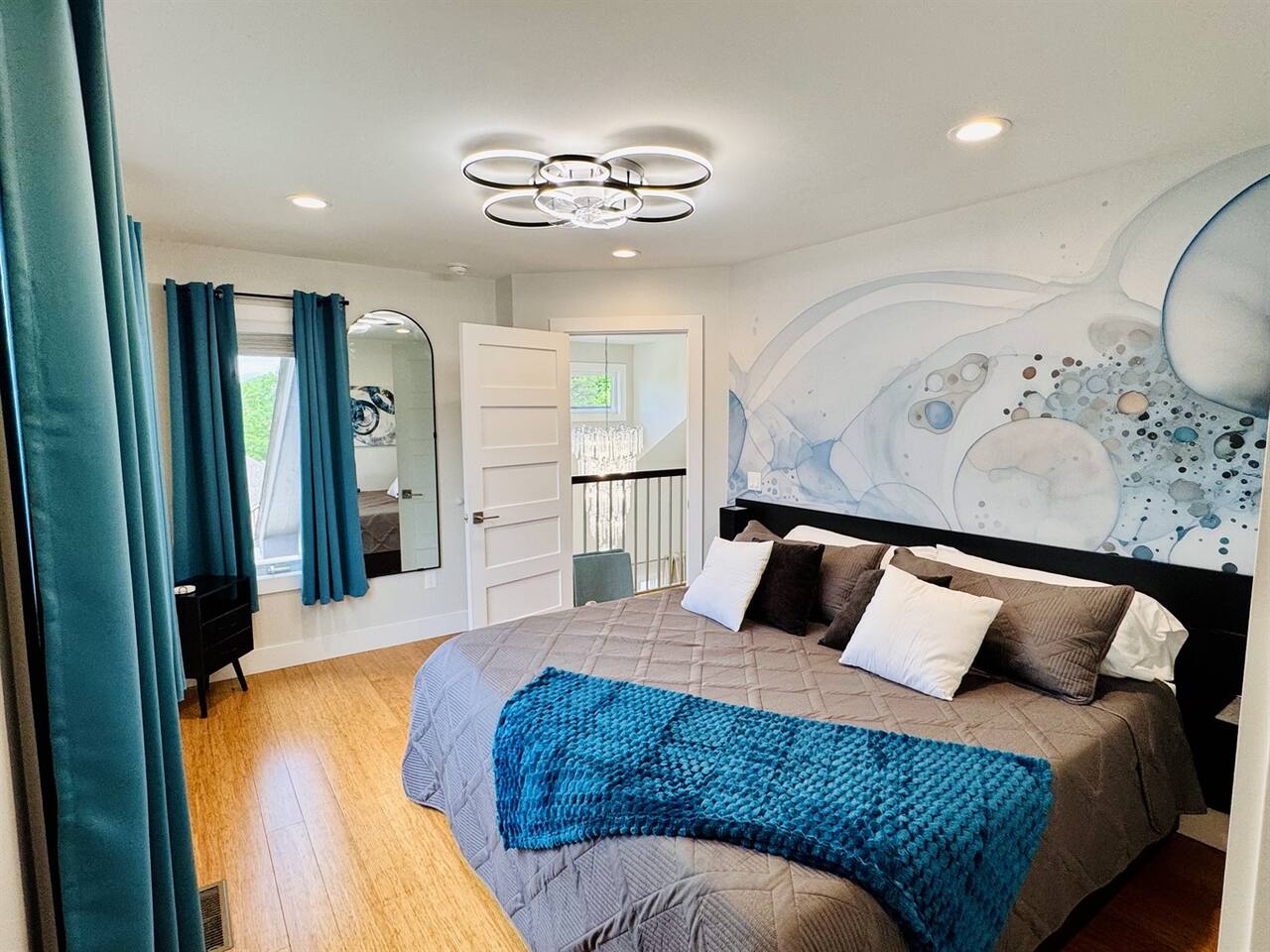 'Aqua' upper guest room with plush king bed