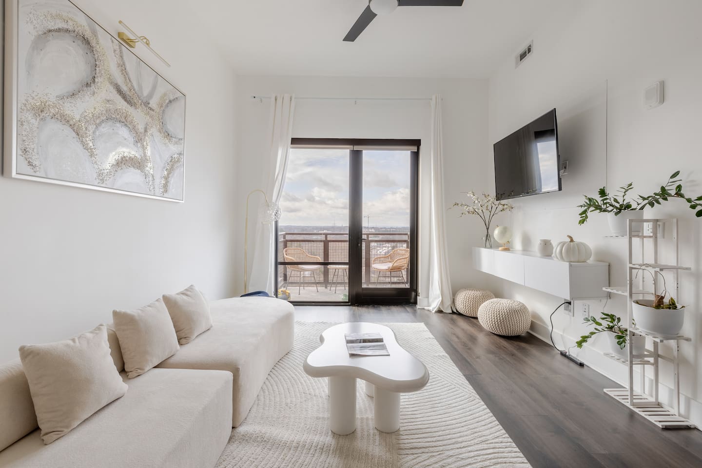 Beautiful and Cozy Peachtree Penthouse