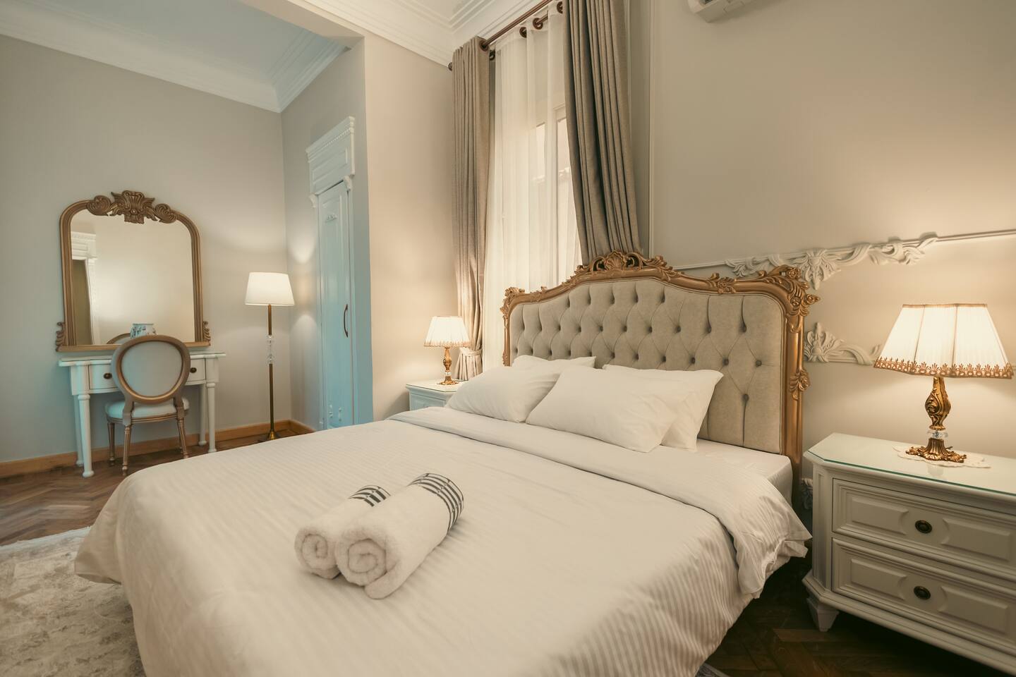 High-Ceiling 1 Bedroom Apt In Downtown Cairo