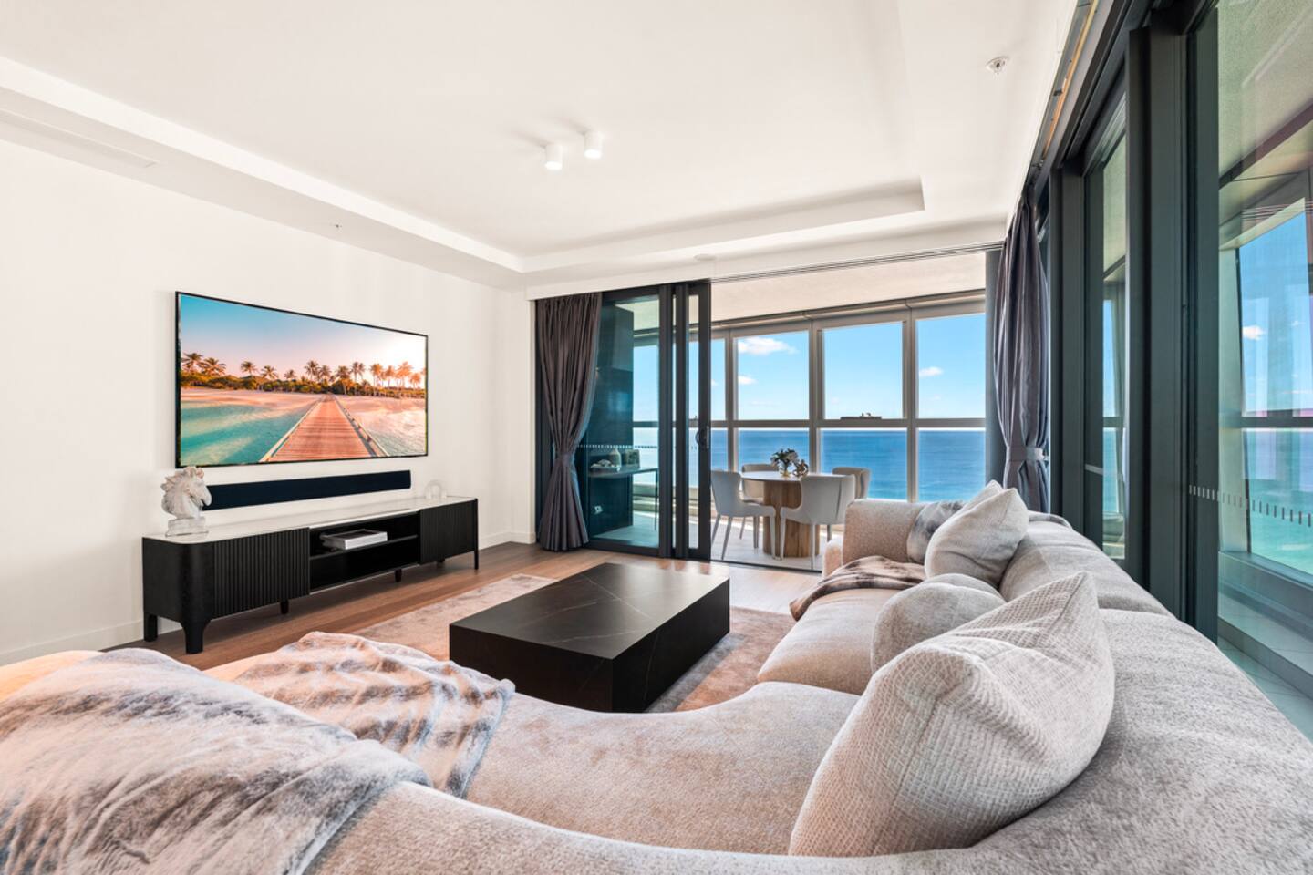 Jewel L18 | Luxe Oceanfront 3BR with Resort Access