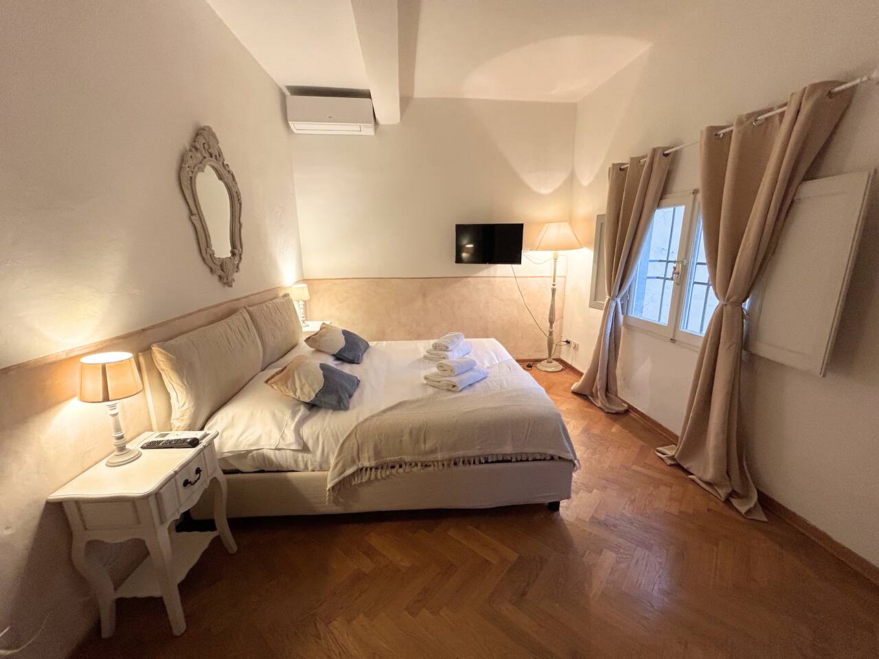 Florentine Cavour upper-level suite near Duomo