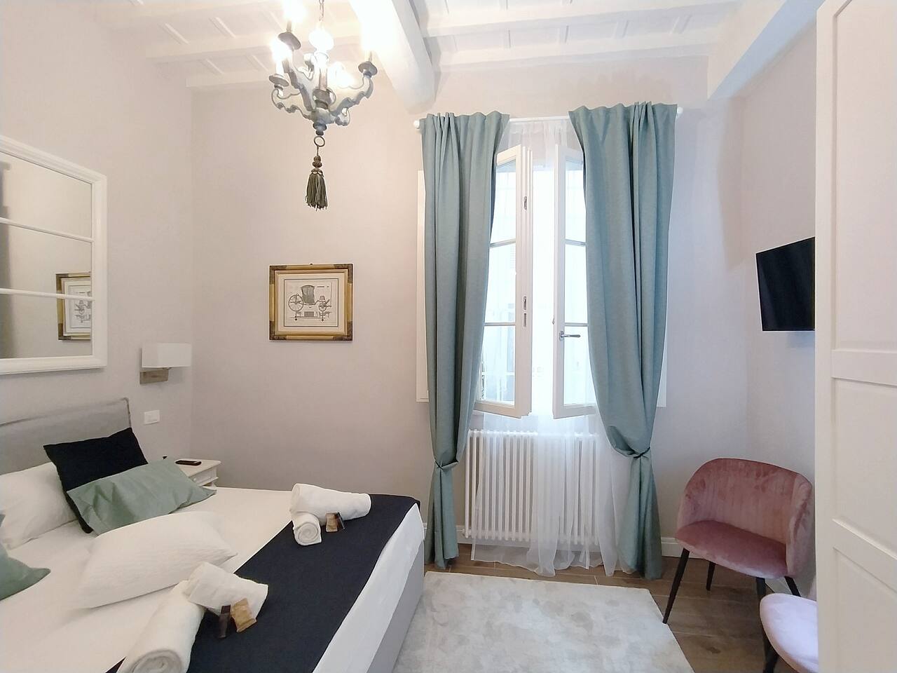 Deluxe Parlagio: Elegant Retreat in Florence