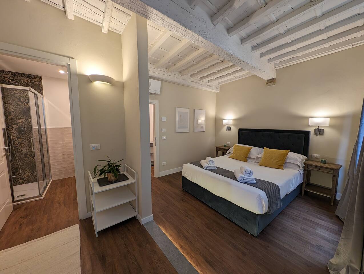 Historic Tower House:2 Suites near Piazza Signoria