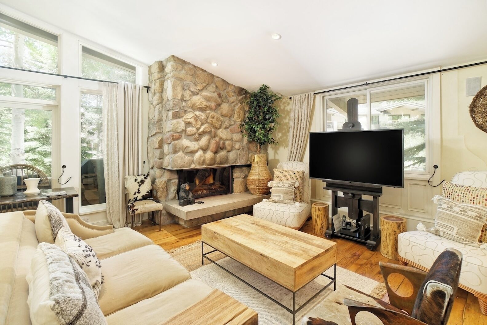 2 Aspen Core, Hot Tub, Pool, Amenities, Sauna!
