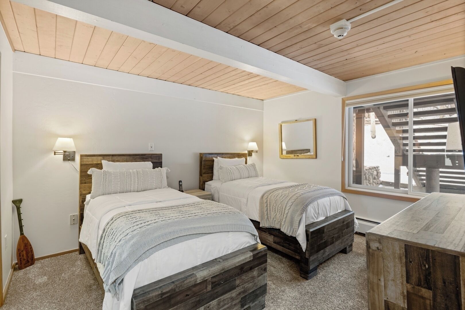 Aspen rental condo core downtown twin beds