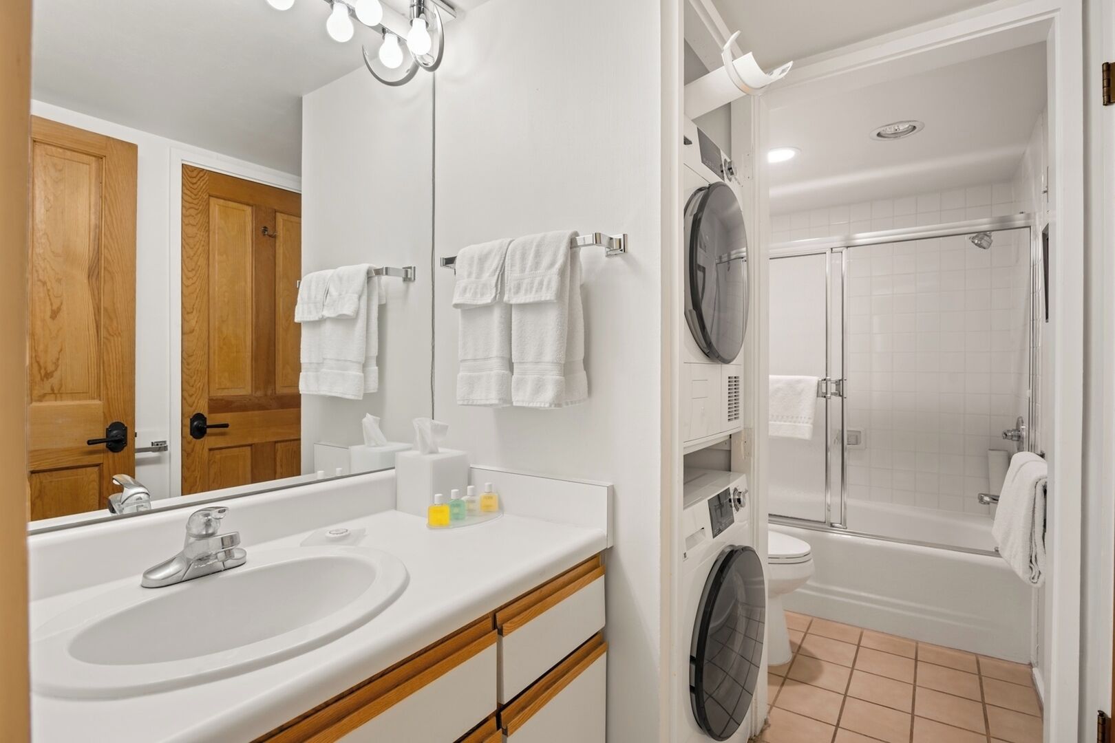 2/2 Aspen Core, Sauna, Hot Tub, Pool, fireplace!