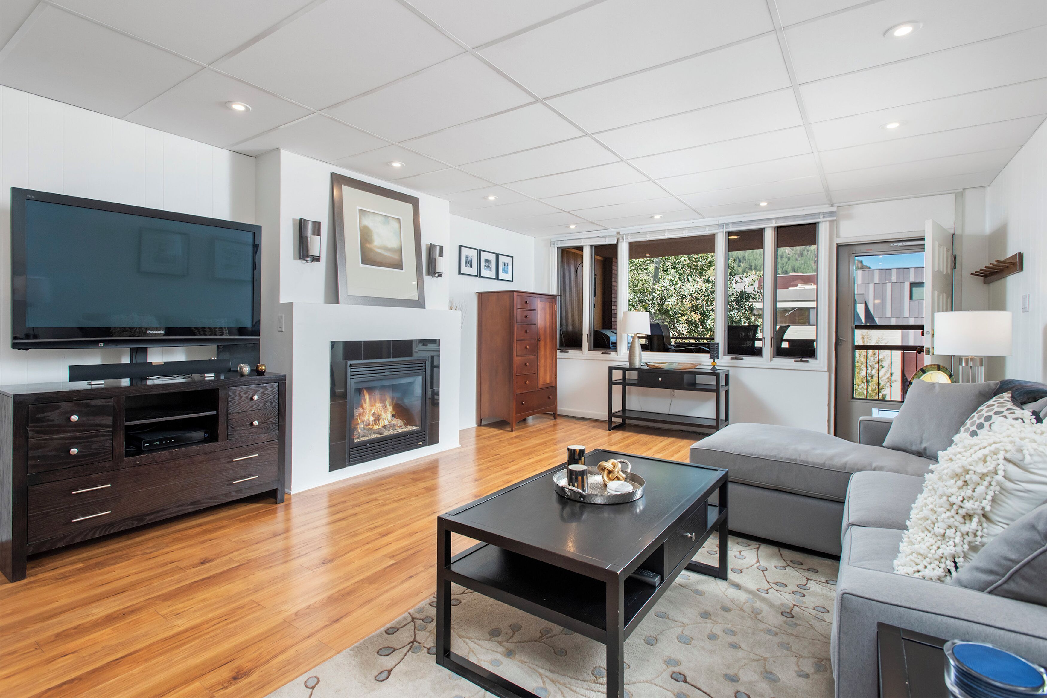 2-bedroom Condo, Aspen Core, Patio, BBQ, Fireplace