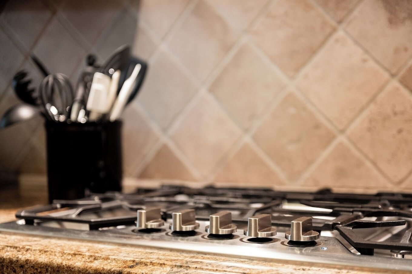 1 Suite-Amenities, Fireplace, Hot Tub, Fire Pit