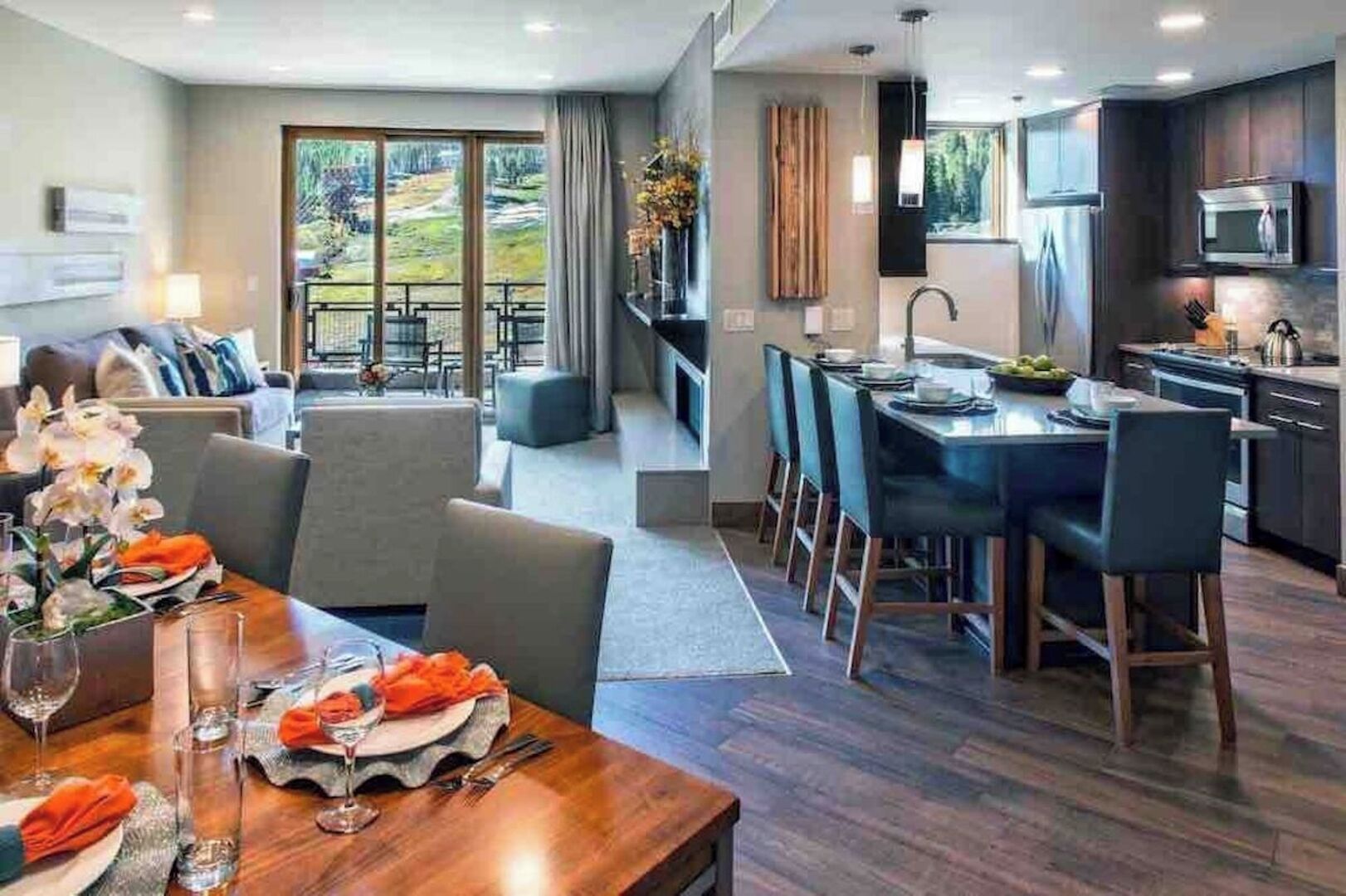 2 Peak 8 Resort and Spa, Ski/In/Out Hot Tub, Pool!