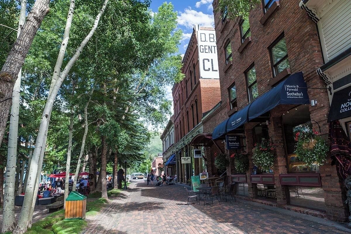 2/2 Downtown, By Ajax, Hot Tub, Pool, Sauna, Gym!