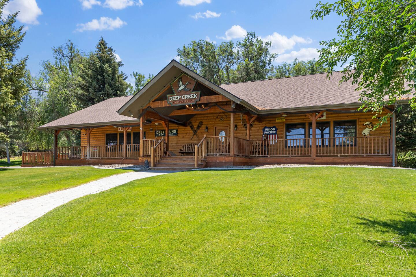Deep Creek Canyon Ranch | Guest Cabins | Hot Tub