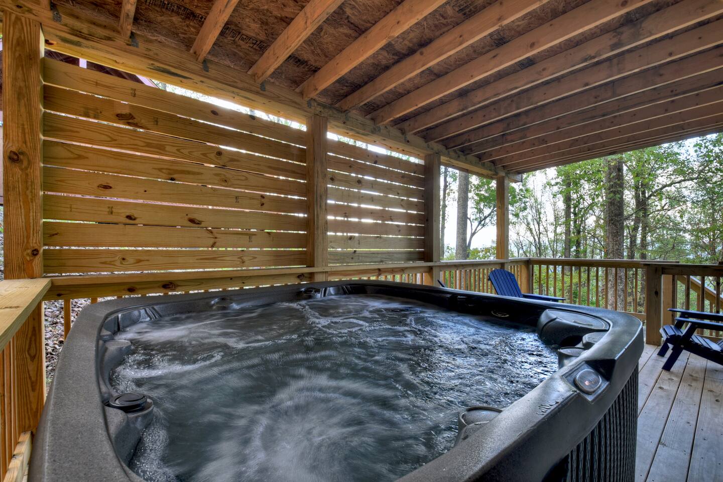 4x4 Not Needed. Decks, Views & Hot Tub