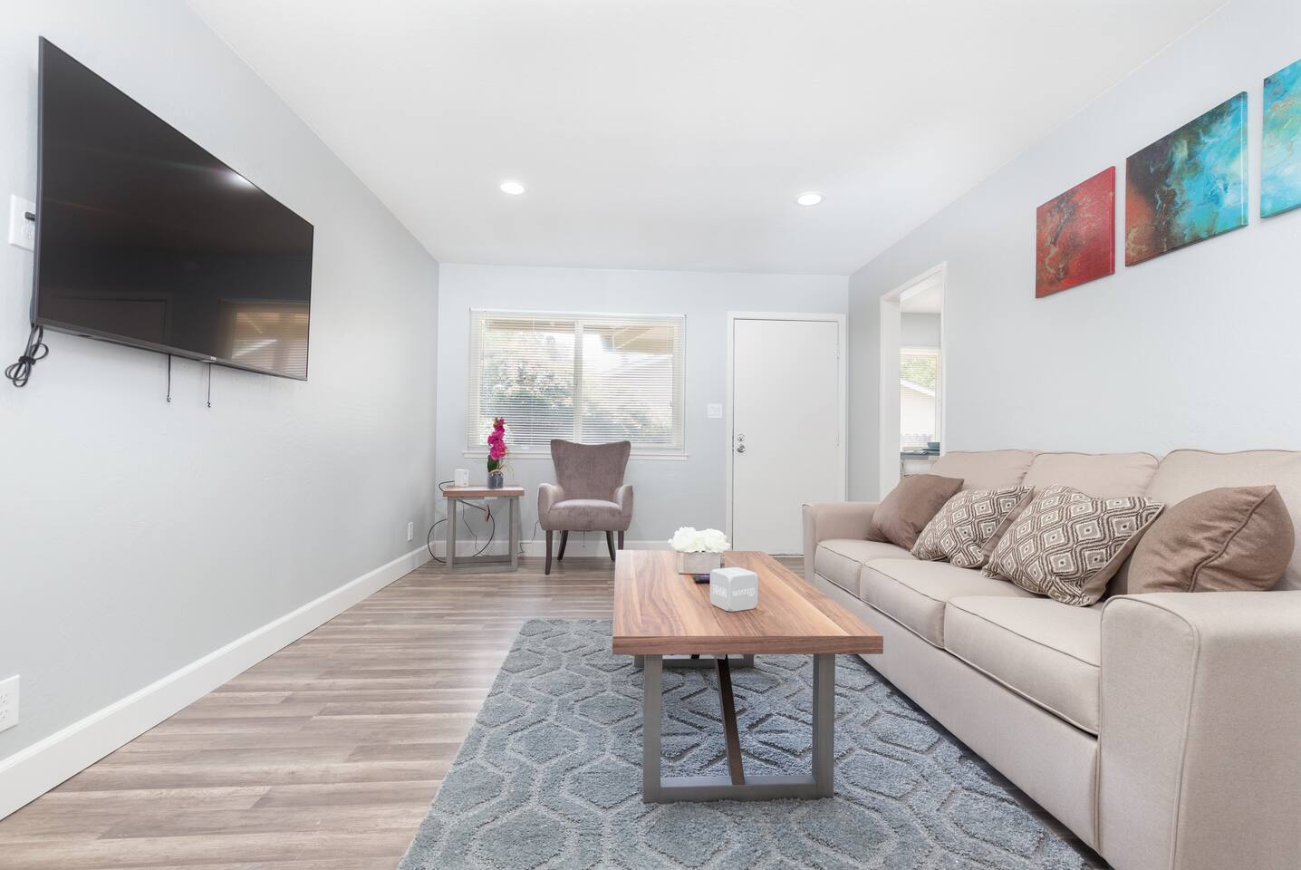 Chic 2BR Near Shopping & Dining