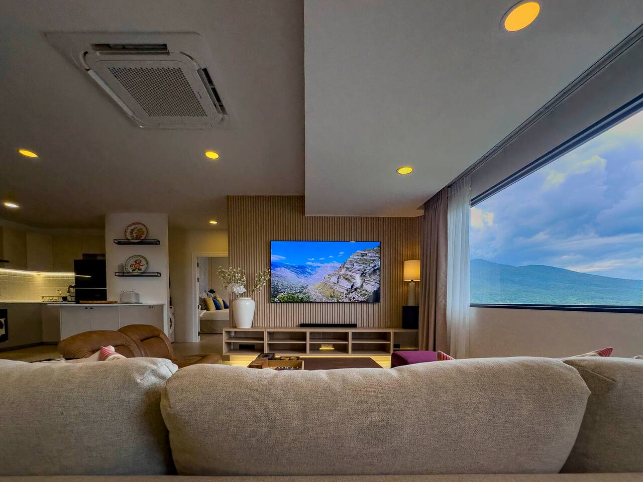 [150 Sqm] 2BR Luxe Penthouse w. Mountain View