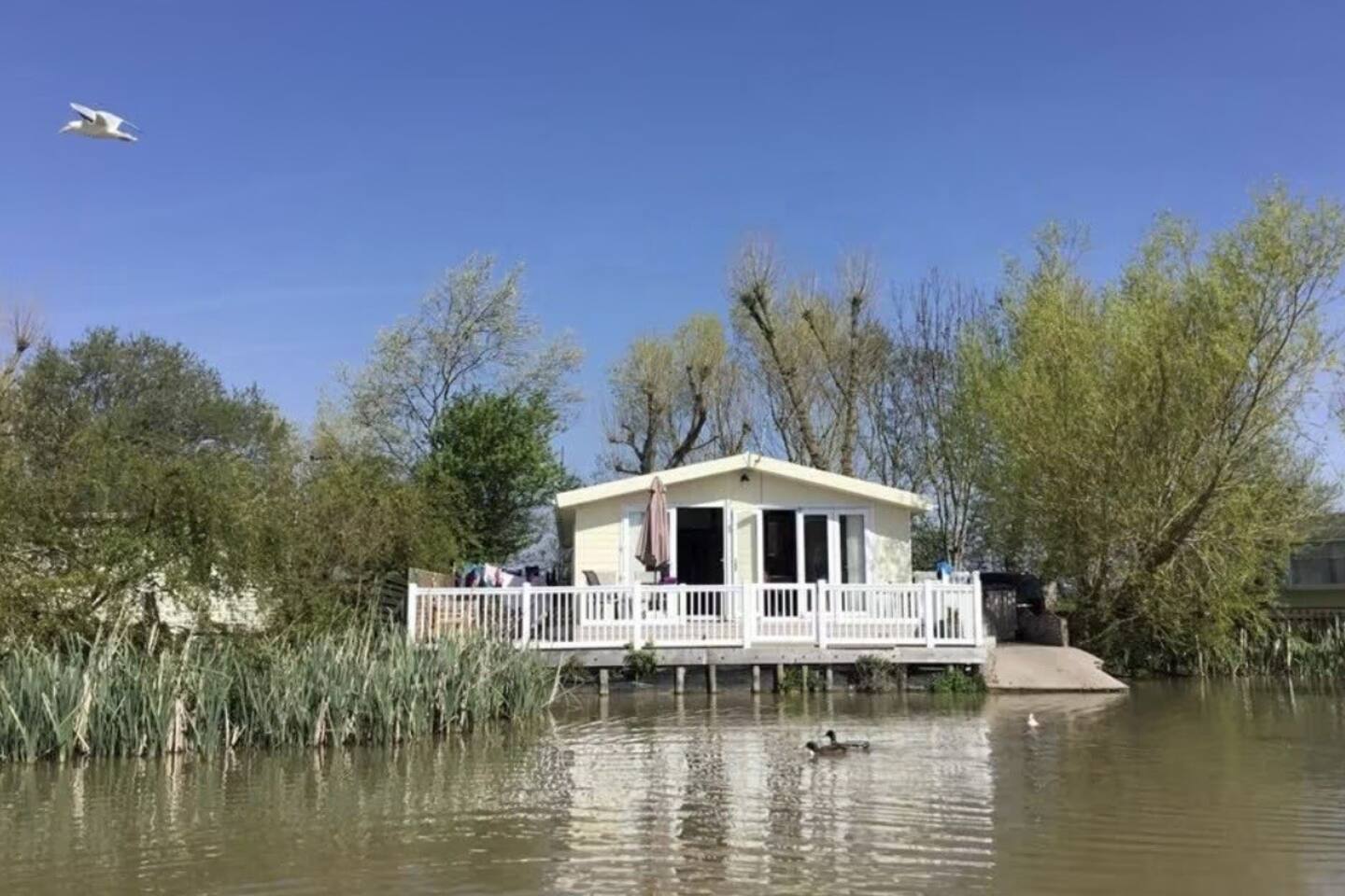 12 Lakeside Luxury | The Lodge | Sleeps 8