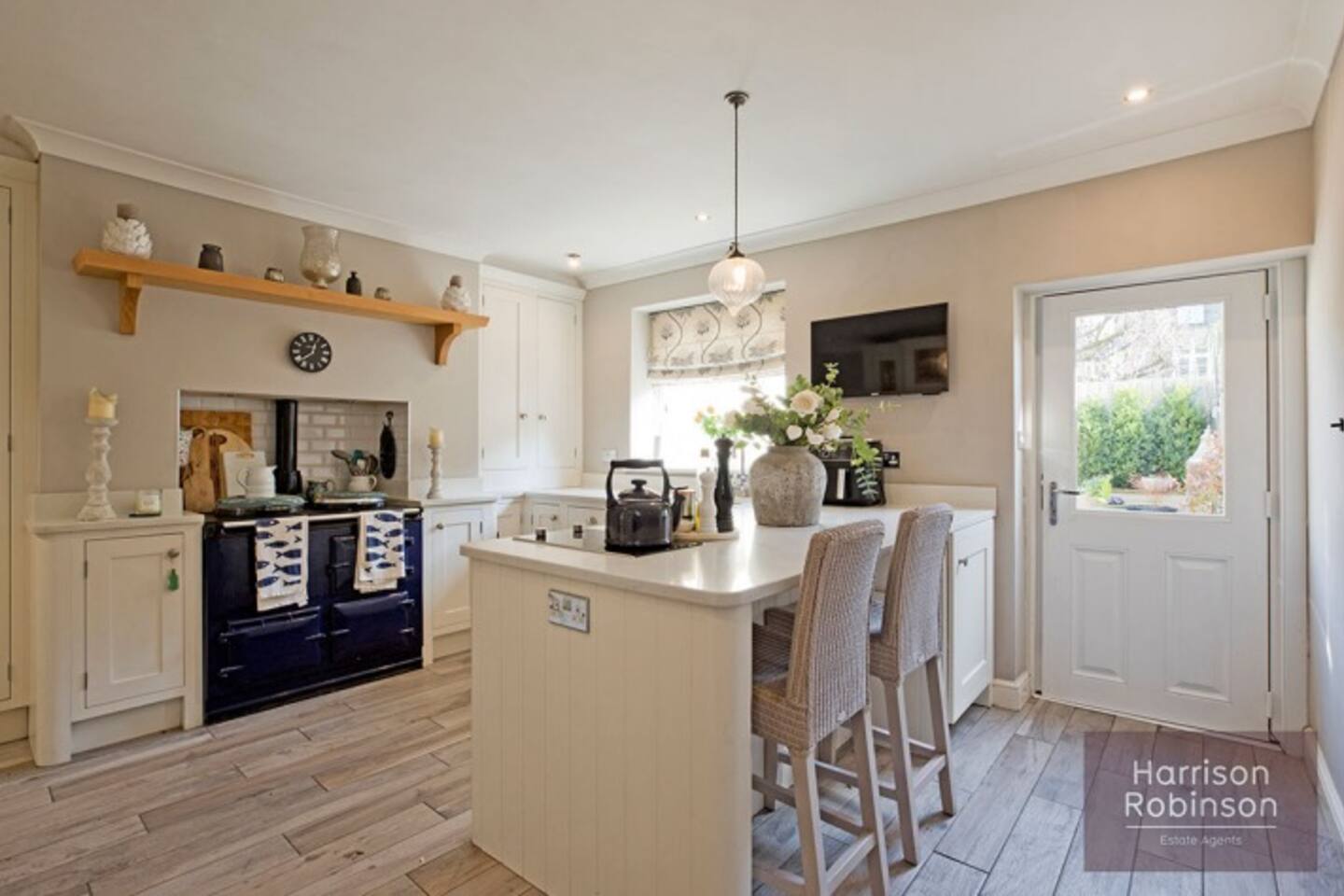 Spacious 4 Bed House | Walk to Ilkley Centre