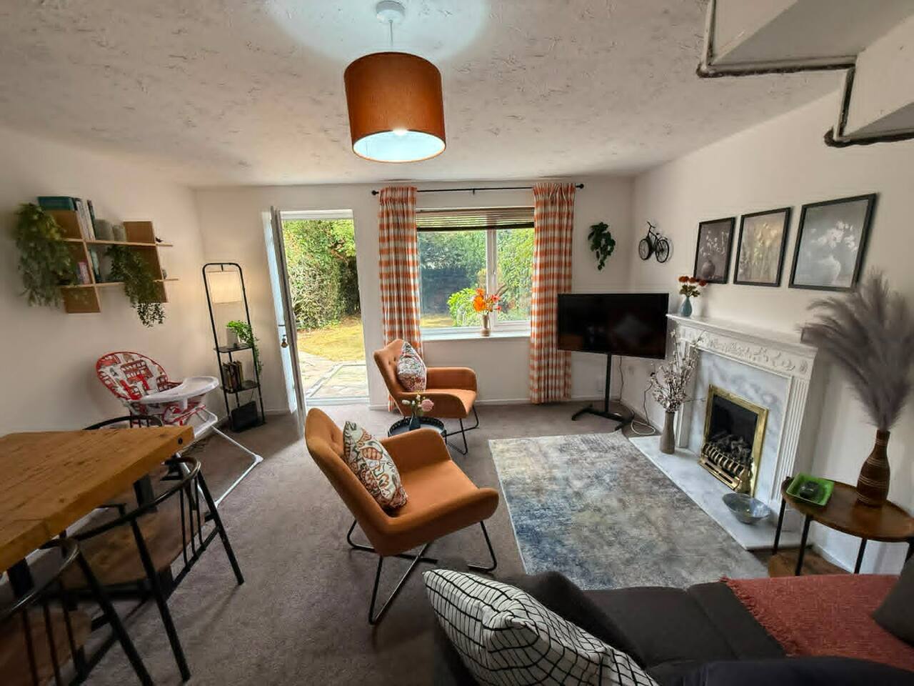 #173 Tranquil Streetly Home w/ Parking - Sleeps 5