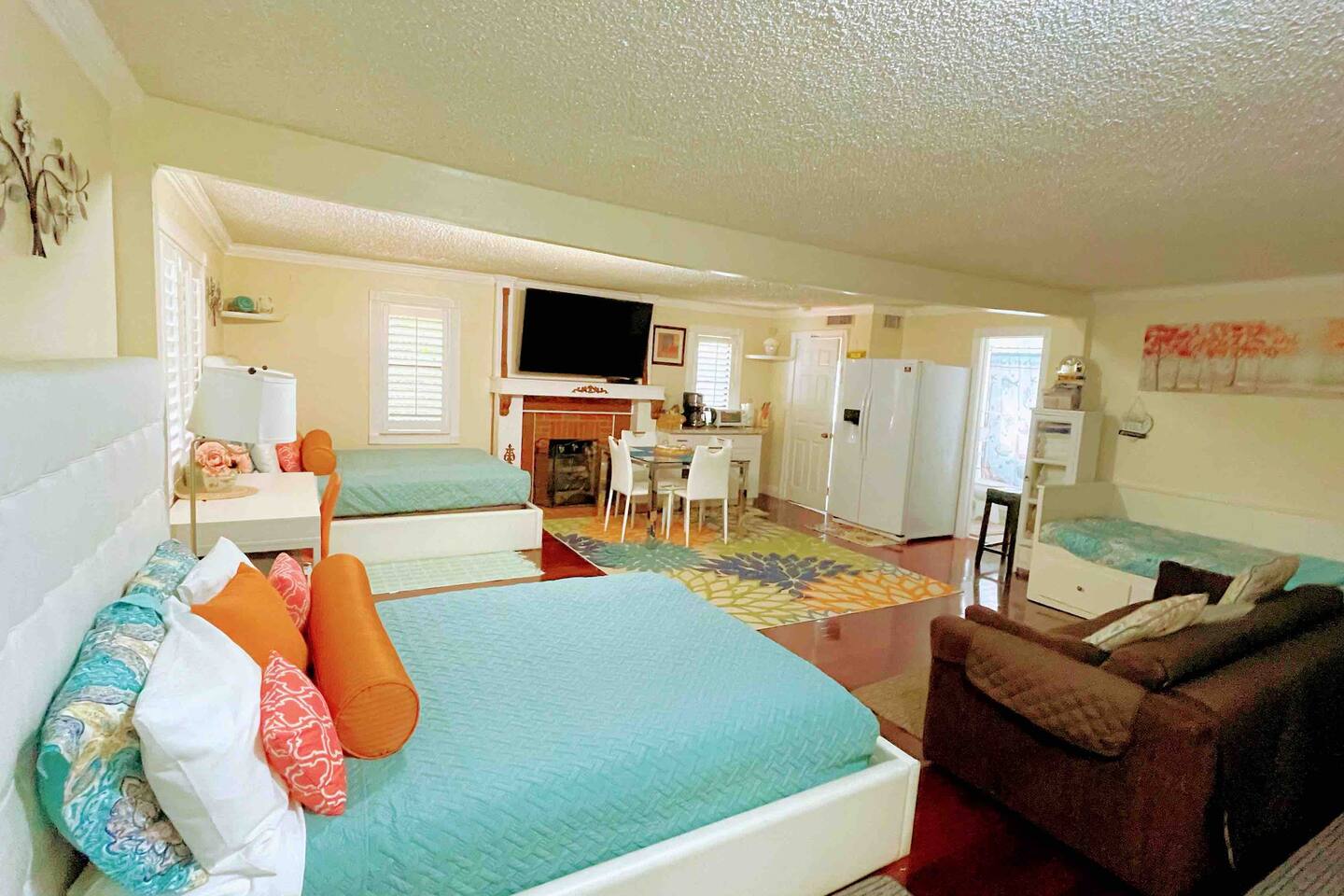 🍁Extra Large Luxury Studio/Suite by Ms. Marriott.