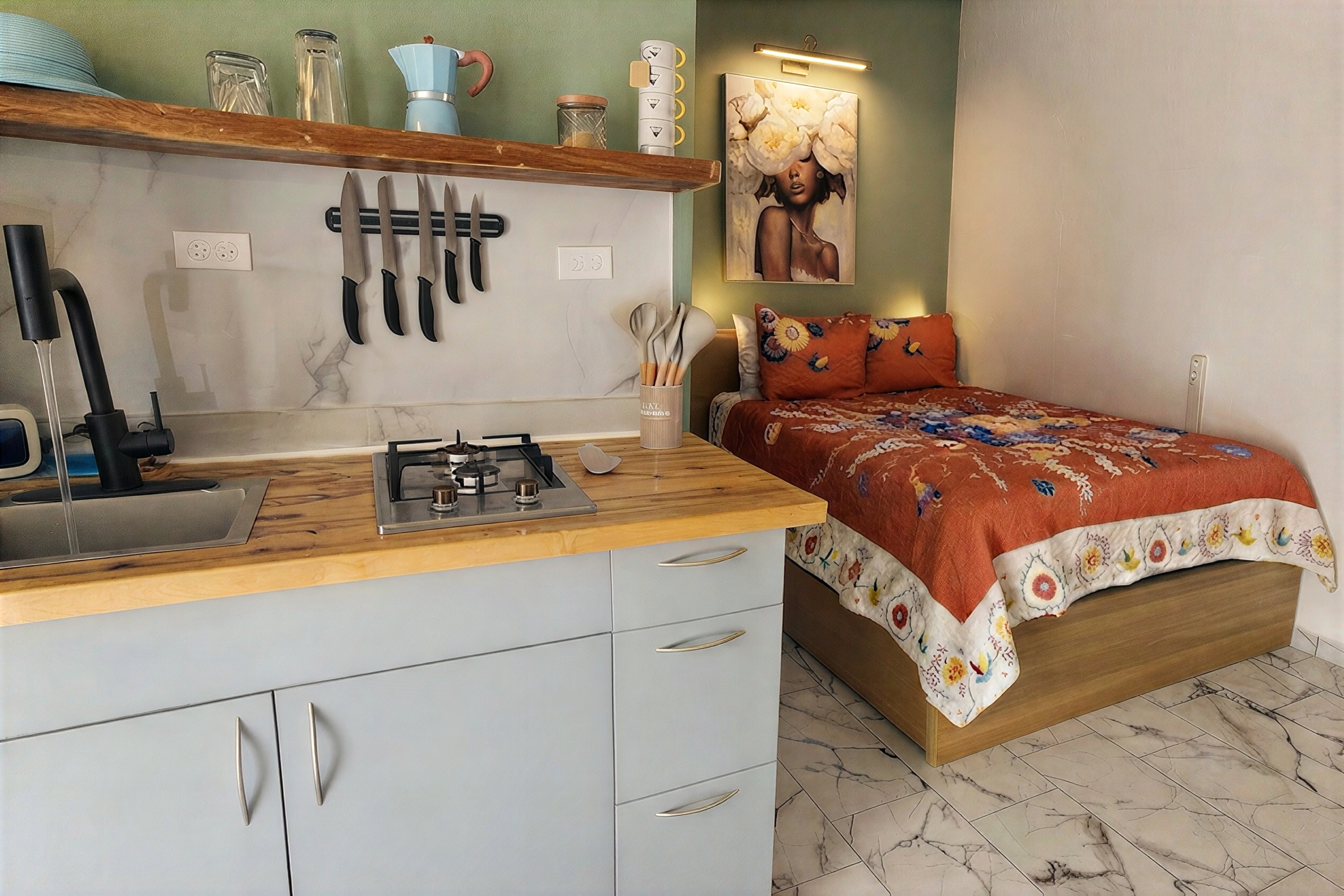 Private Studio | Patio | 7 Min Ferry & Airport