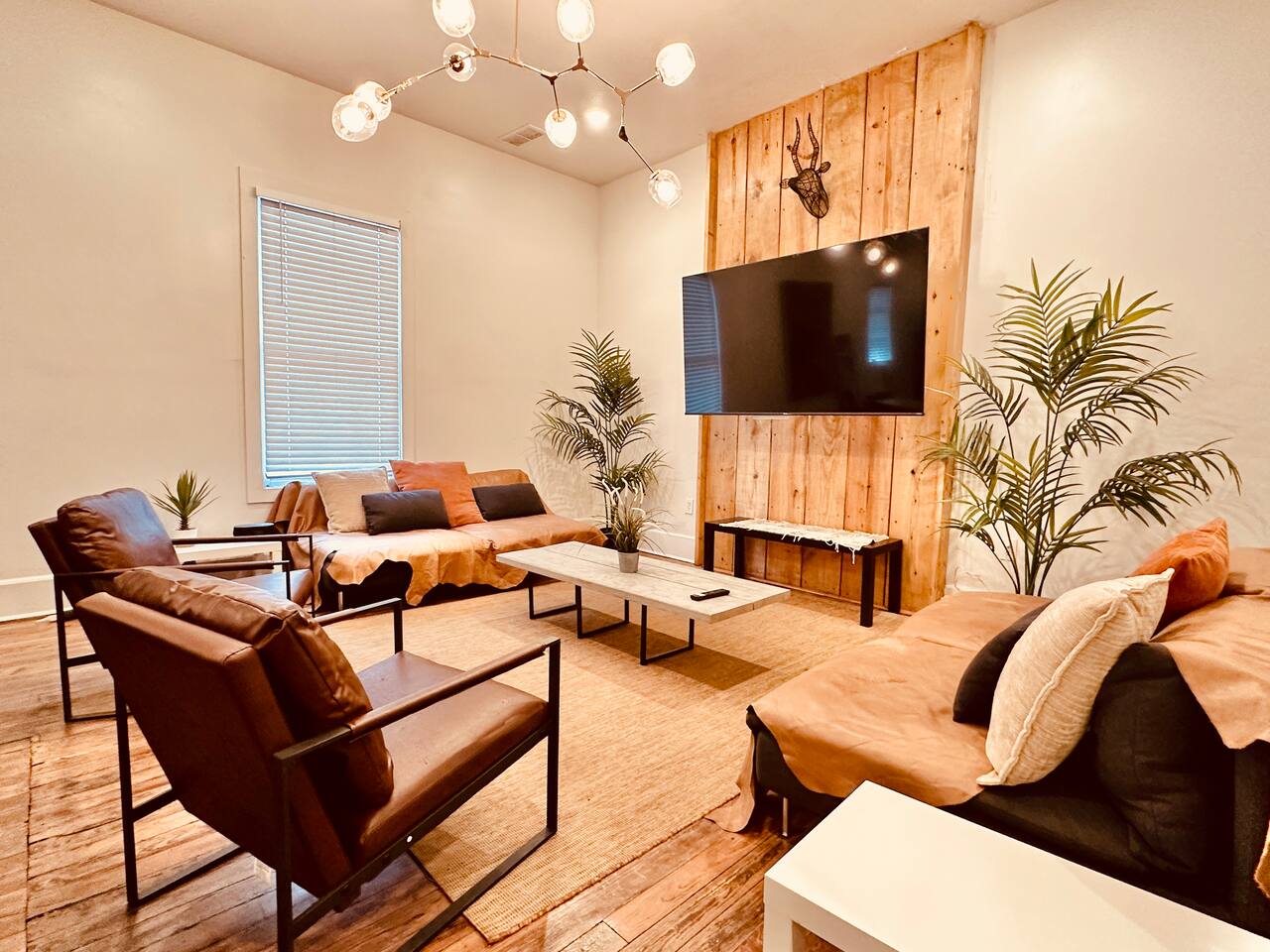 Golf Scandi hot tub - putting green - sleeps 23