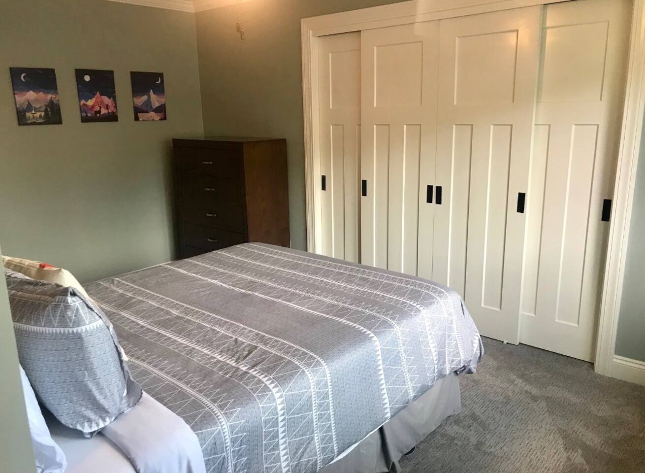 Adorable 2-bedroom near Airport (2)