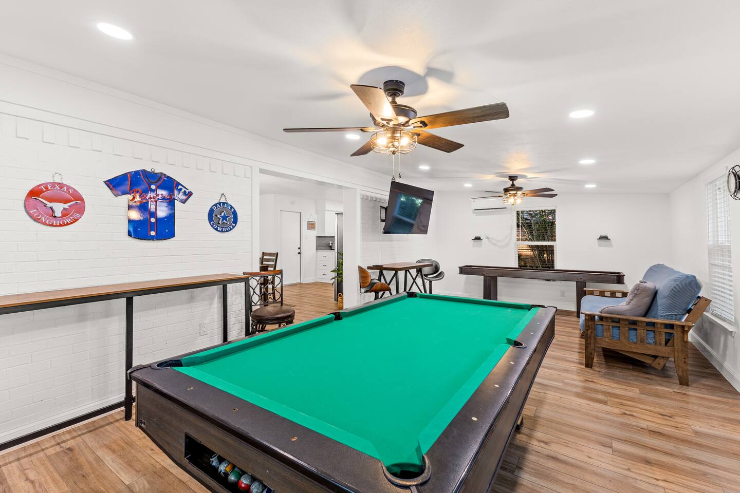 Remodeled property, game room, sleeps 12  Burleson