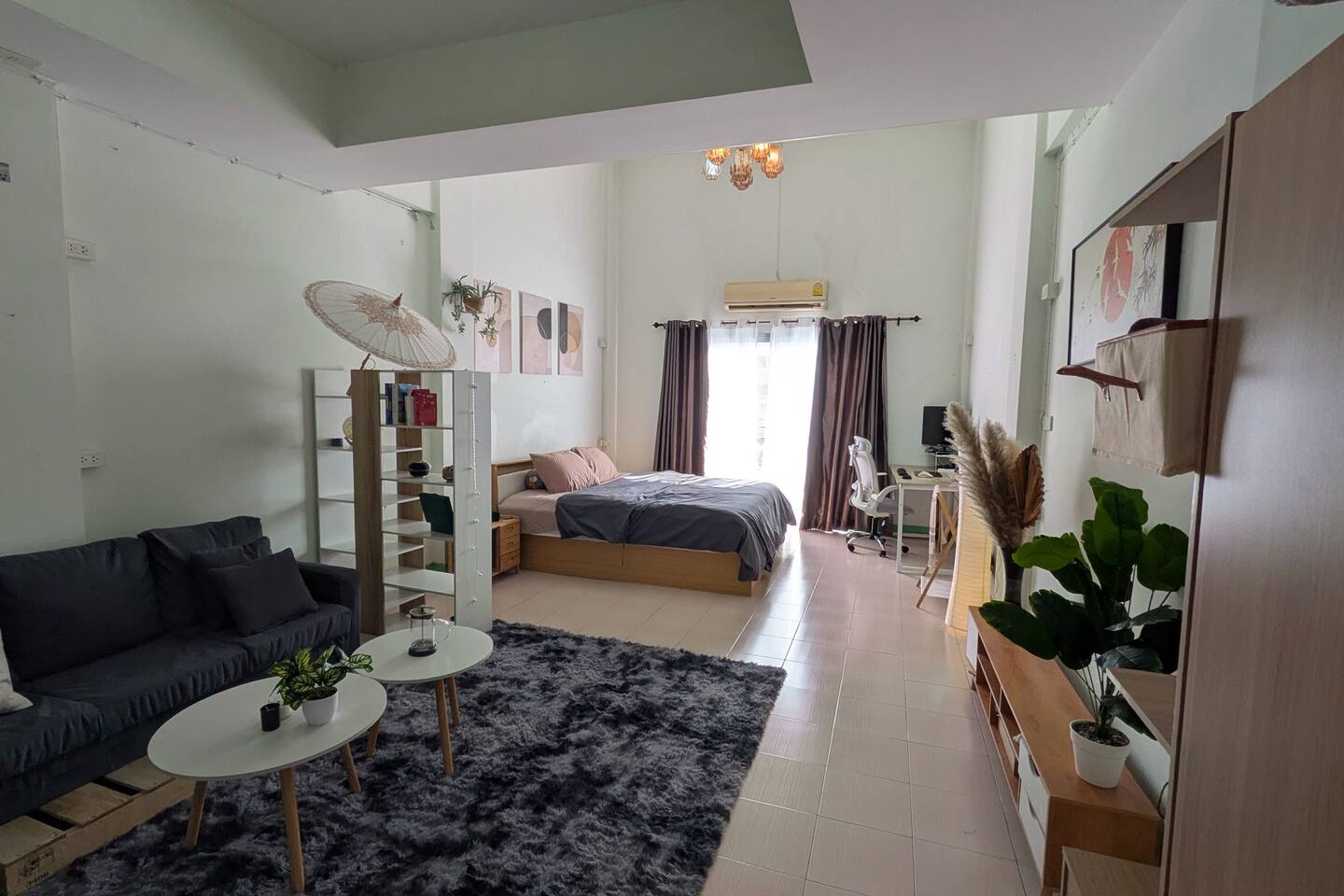 Large Studio w/ Co-Work + rooftop Doi Suthep View