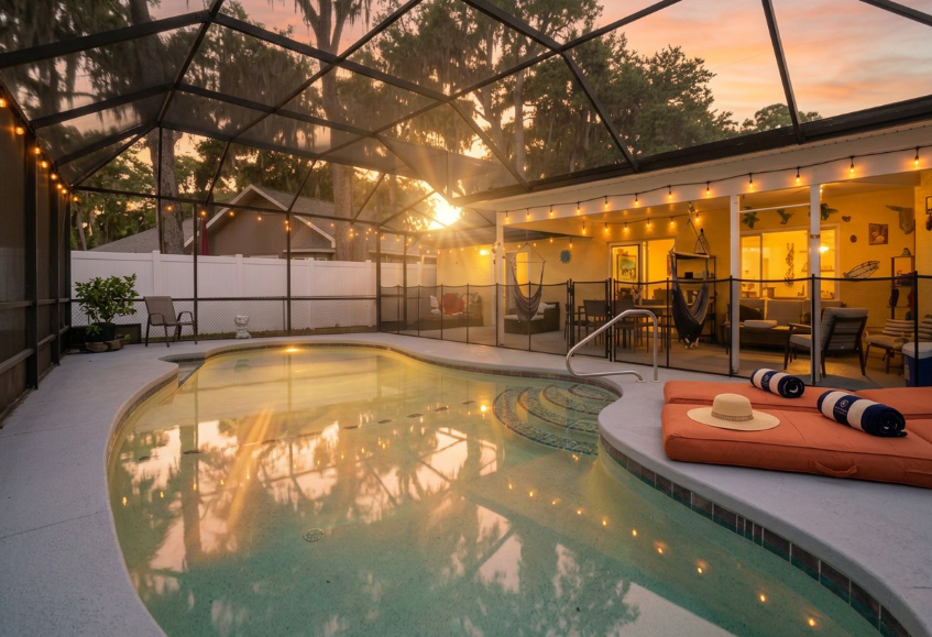 Playful turtle! Heated Pool! Fully Fenced!