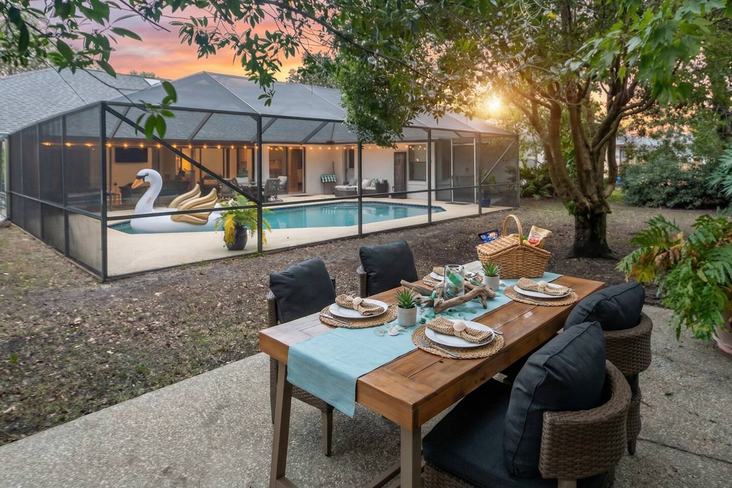 Pool Home, Fireplace, Videogames - 8 Miles Beach