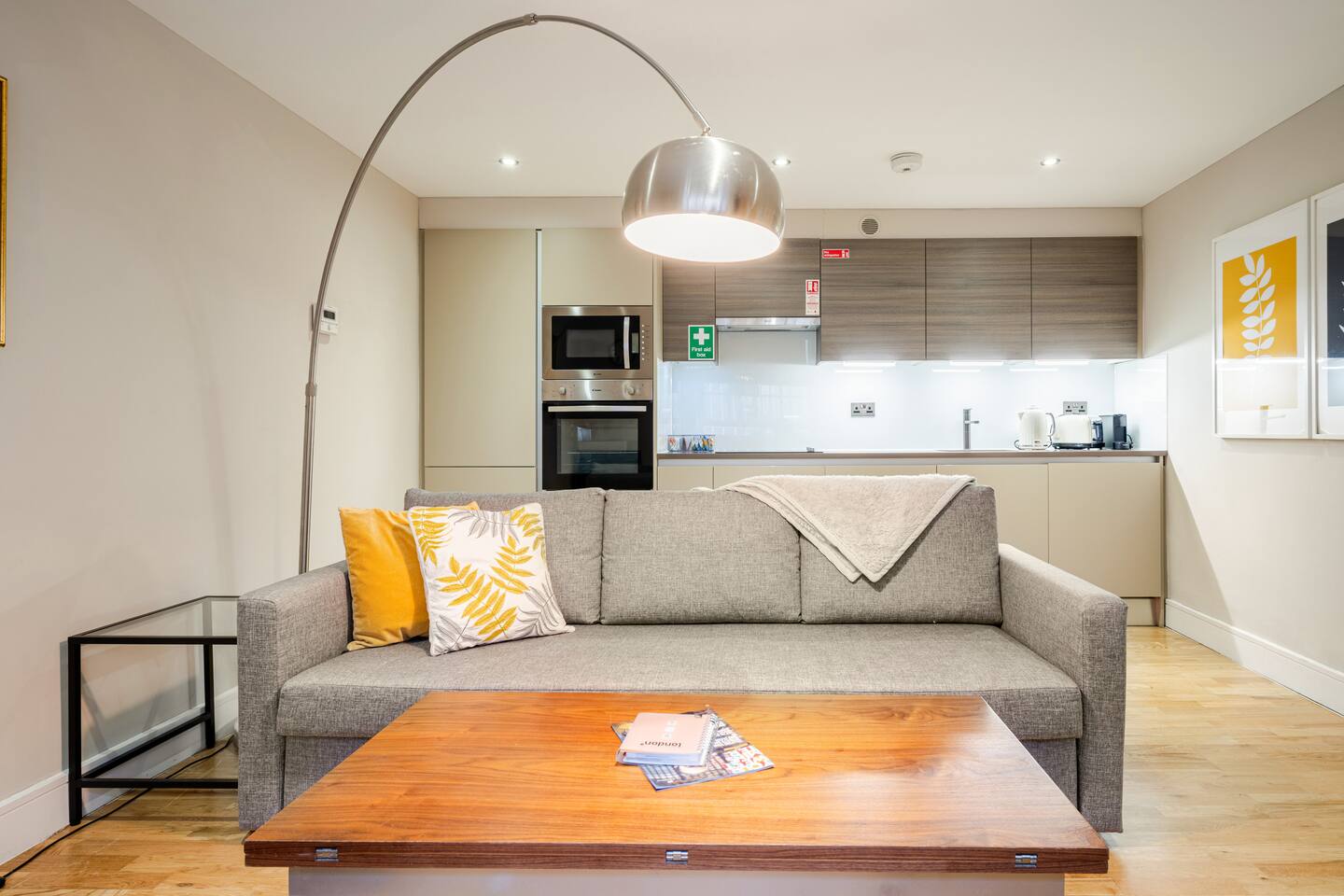 Host My Nest: Modern 2 Bed Apartment by Hyde Park