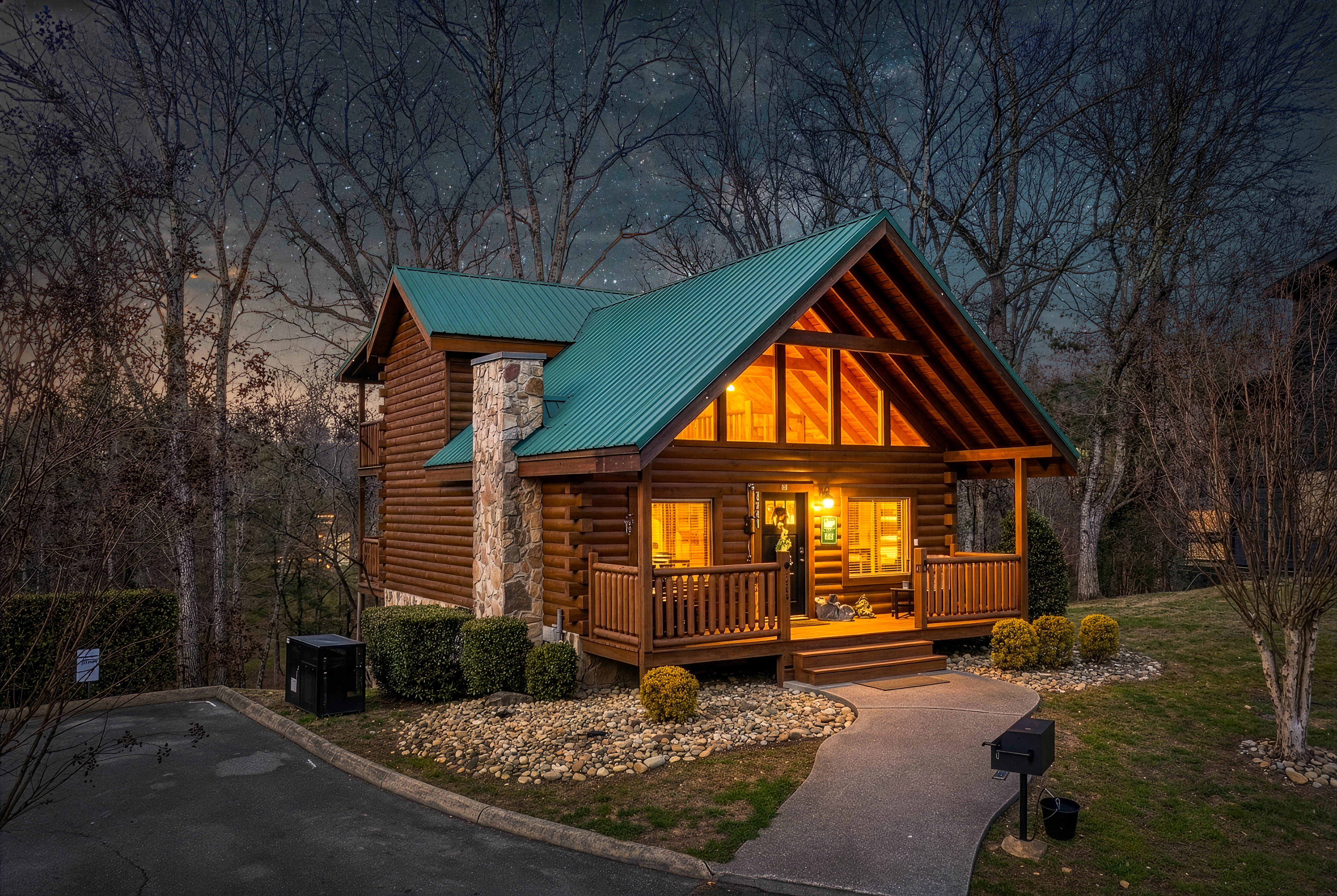 Hot Tub & Play Tent | Near Dollywood