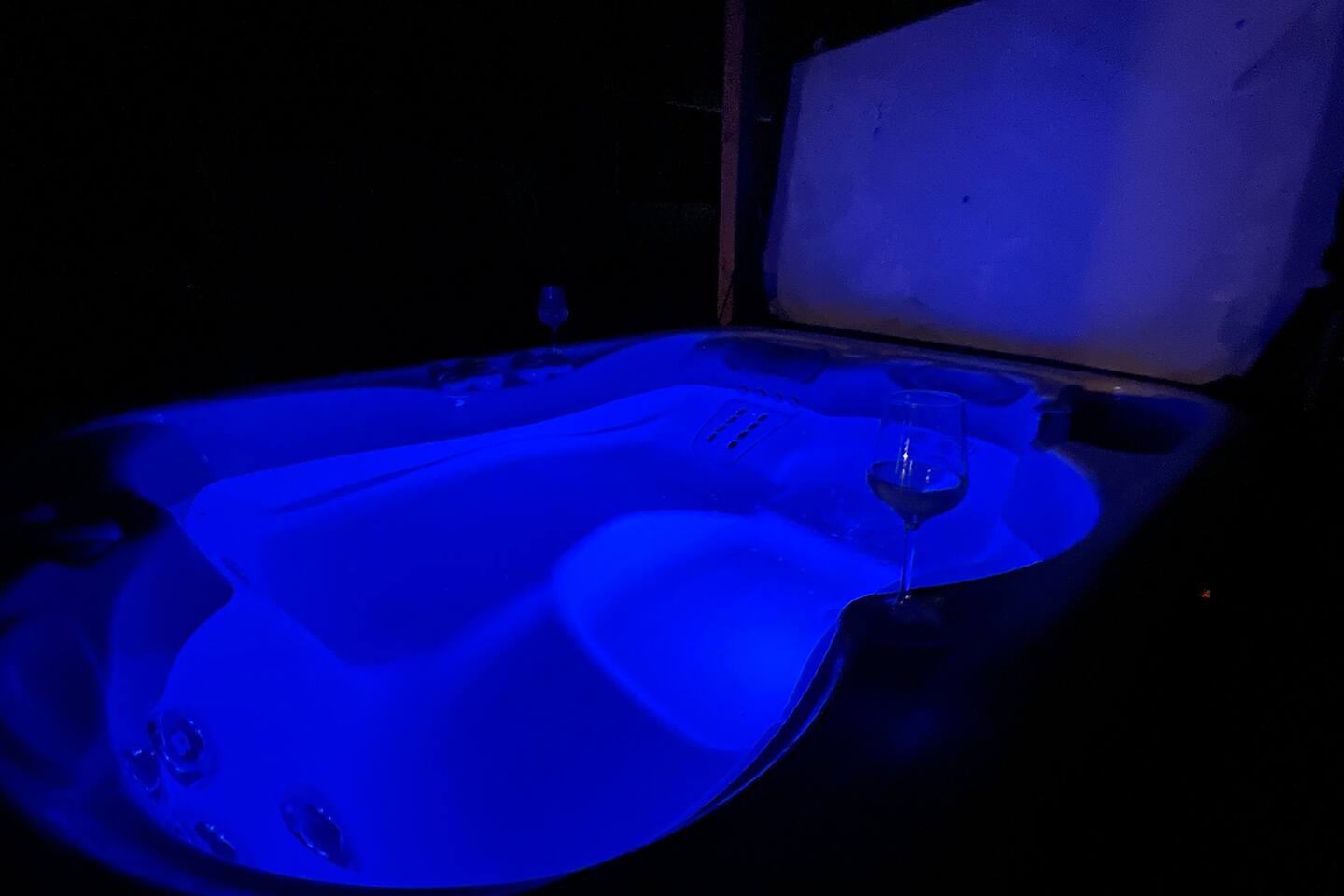 Relax in the 4 person hot tub after a fun day of wine tasting, hiking, or shopping