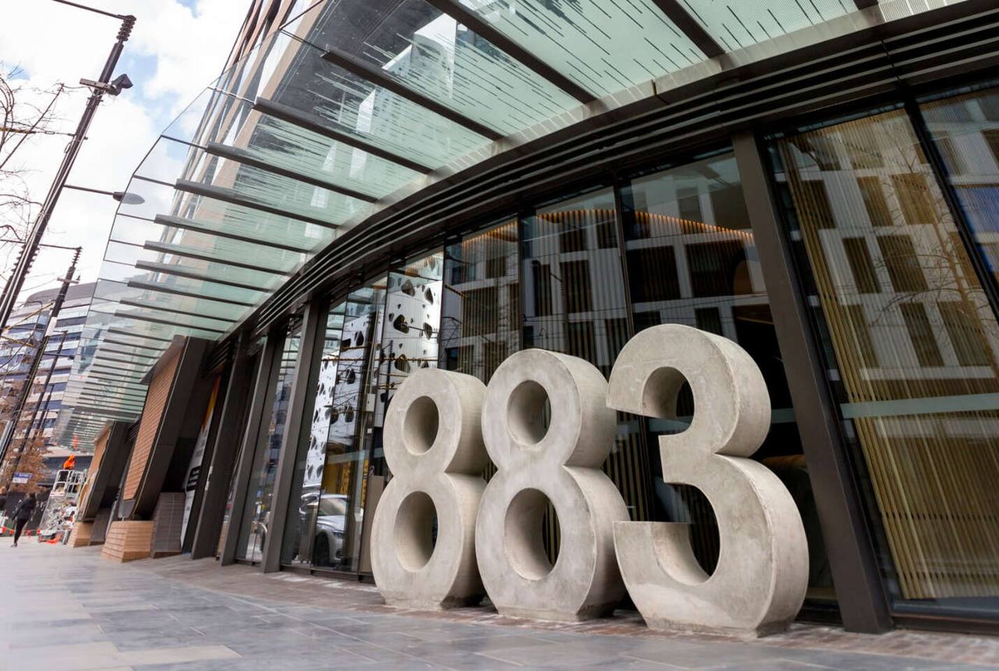 Docklands Luxury Stay | Pool, Gym & Secure Parking