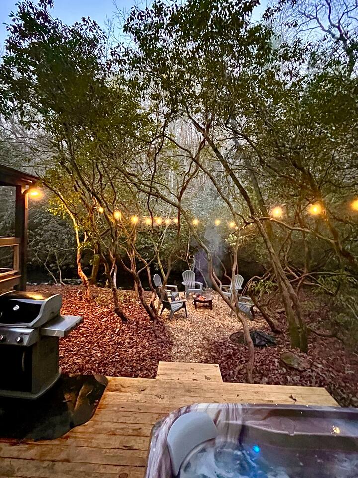 Creekside evenings, done right.