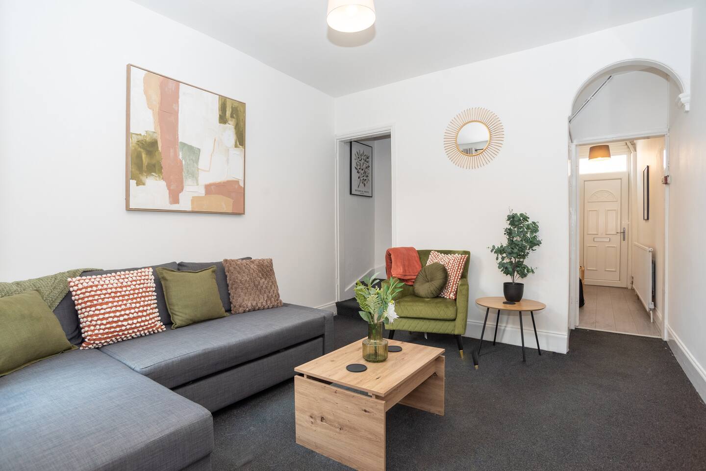 #184 Spacious Leicester Family Home - sleeps 4-6