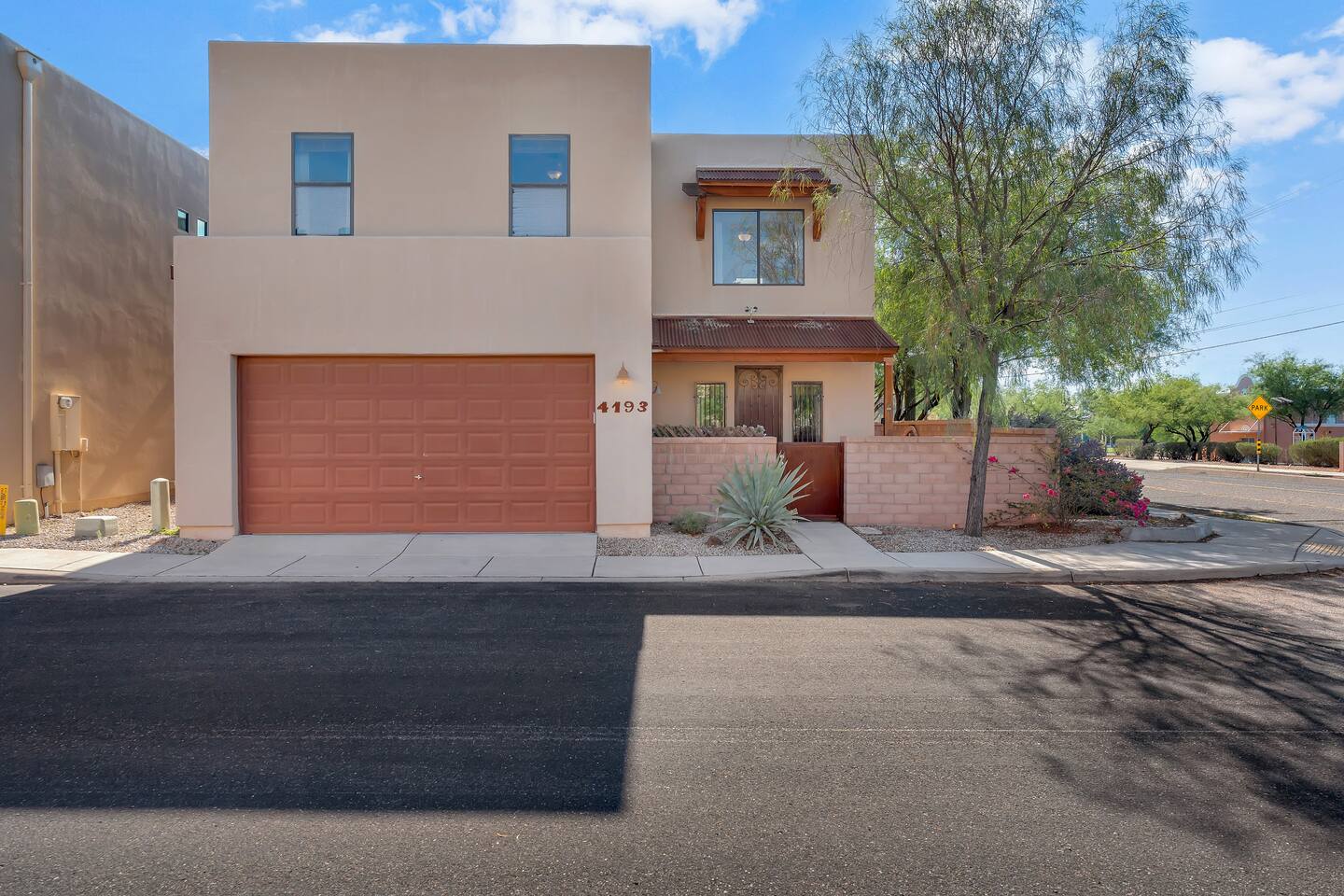 Spacious Central Tucson Home • Garage & Dogs OK