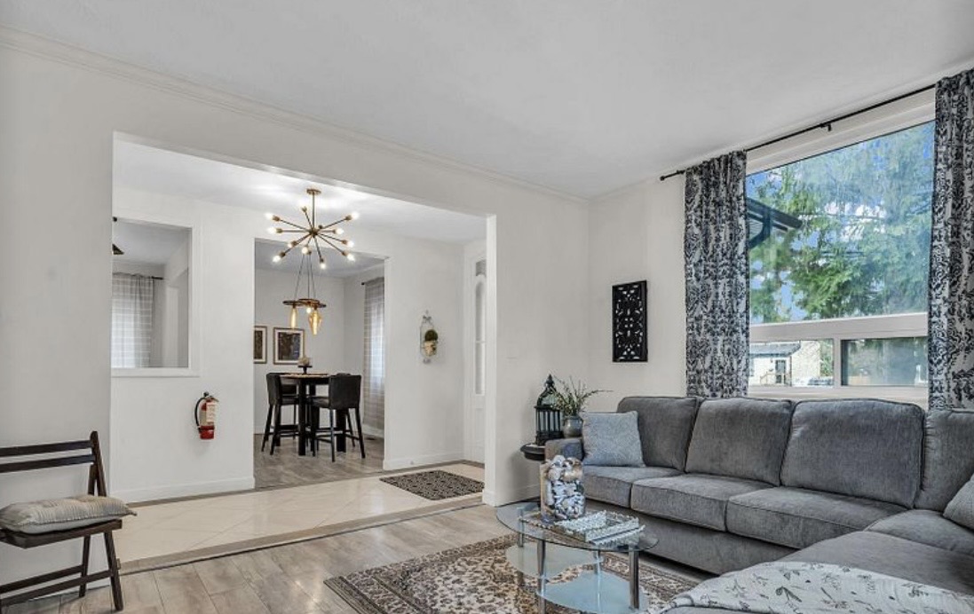 Modern 2BR + Day Bed London Home | Parking + Wi-Fi