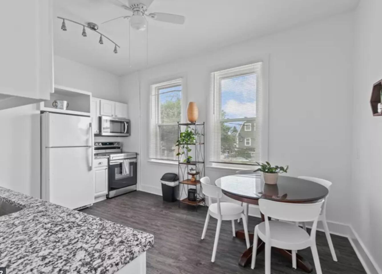 Modern 1BR | Steps to Thames Street W