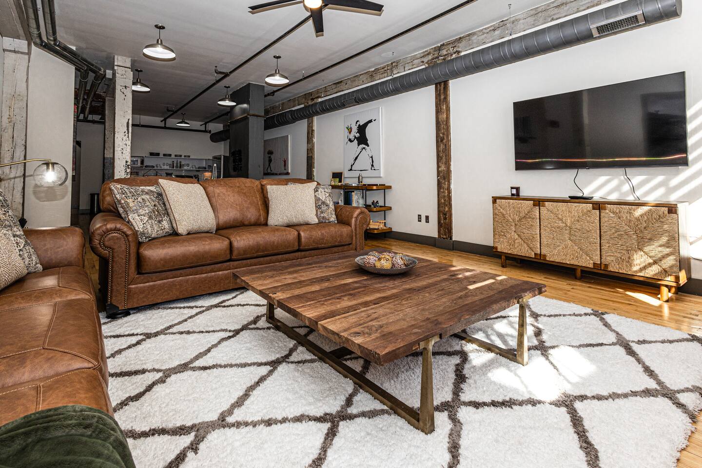 Dtown-FREE parking-Walkable-Spacious-Historic Loft