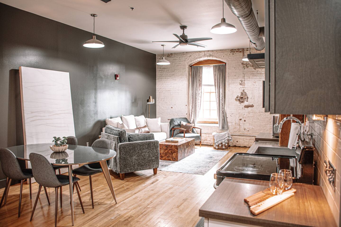 NEW-Walkable Dtown-Free Parking-Near UT-Old City
