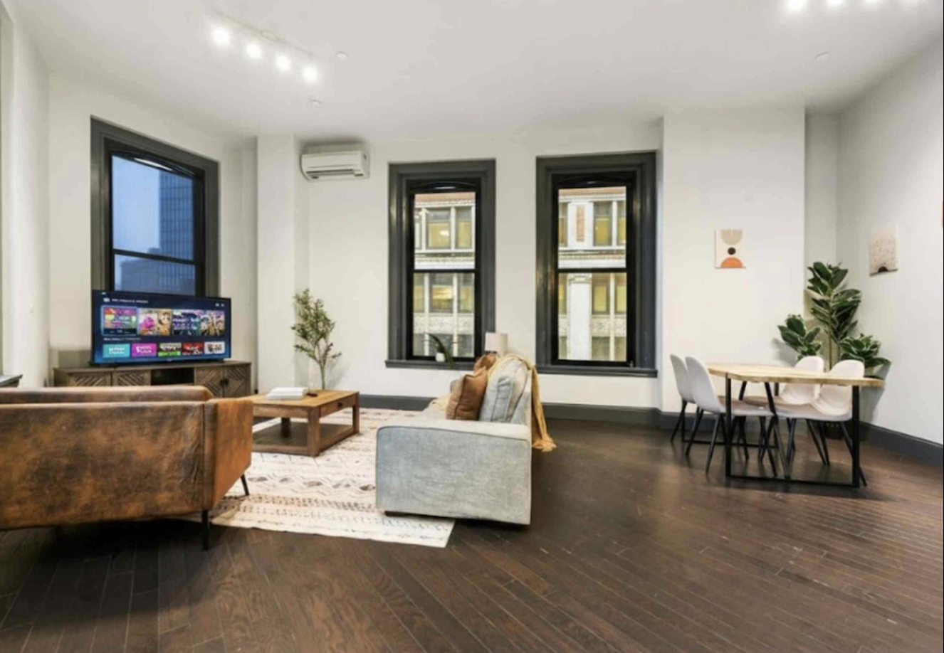 Spacious 2BR · Downtown Pittsburgh - Photo 3