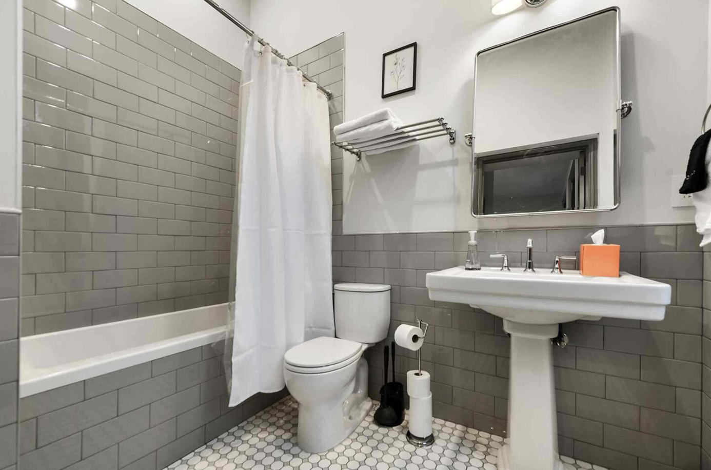Spacious 2BR · Downtown Pittsburgh - Photo 2