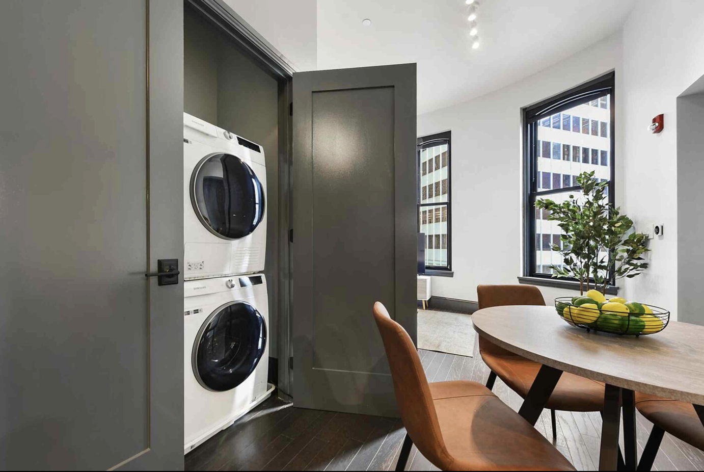 Bright 2BR · Downtown Pittsburgh - Photo 4