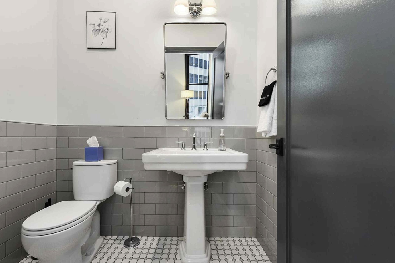 Bright 2BR · Downtown Pittsburgh - Photo 5