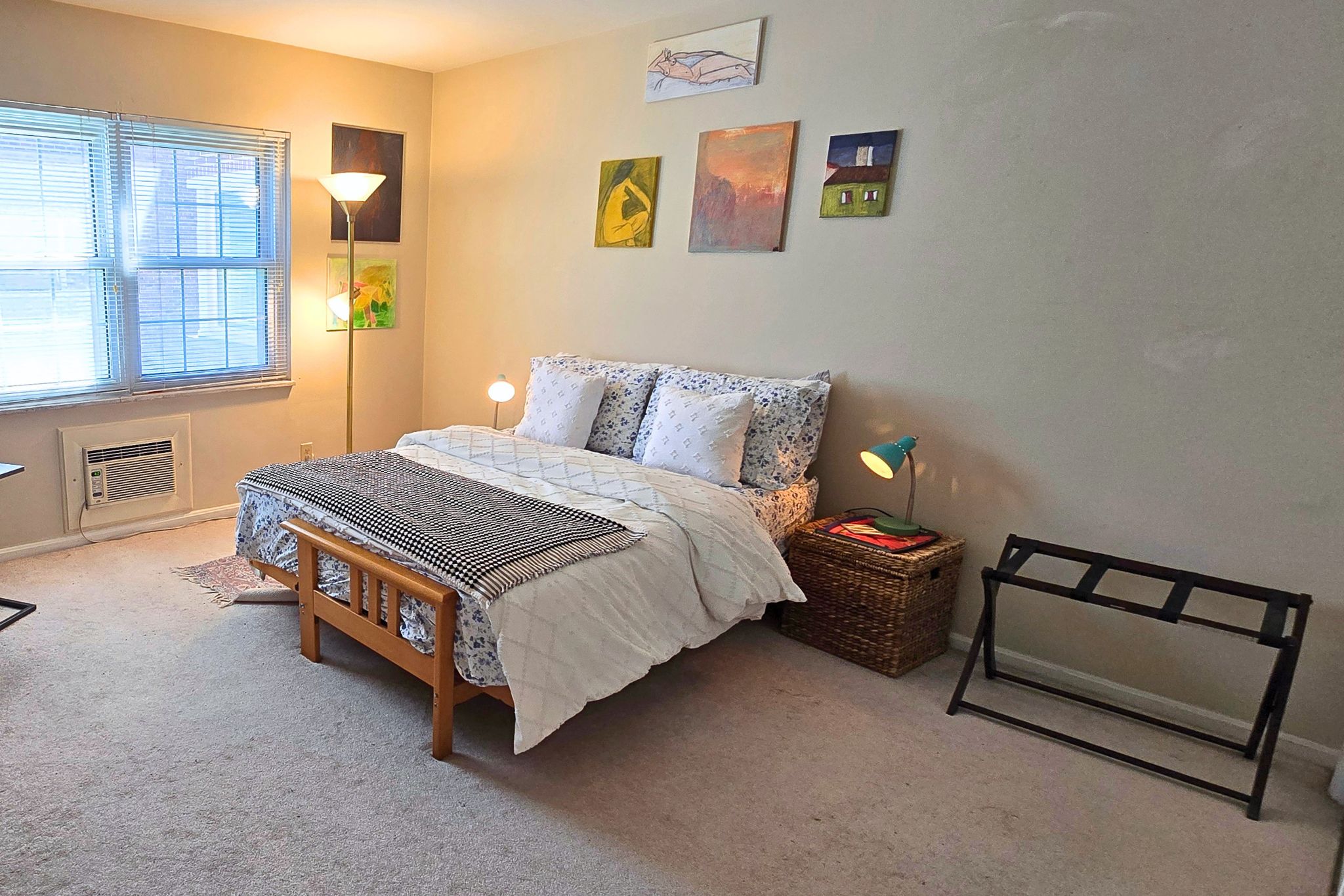 Cozy Private Room on Van Aken | Steps to Blue Line