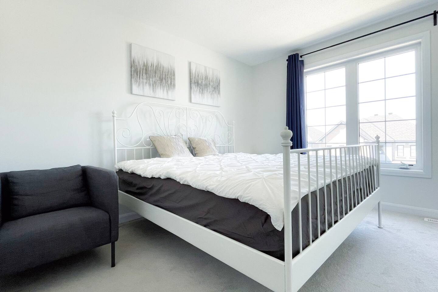 Chic "Paris" Room in Modern Home w/ Shared Bath