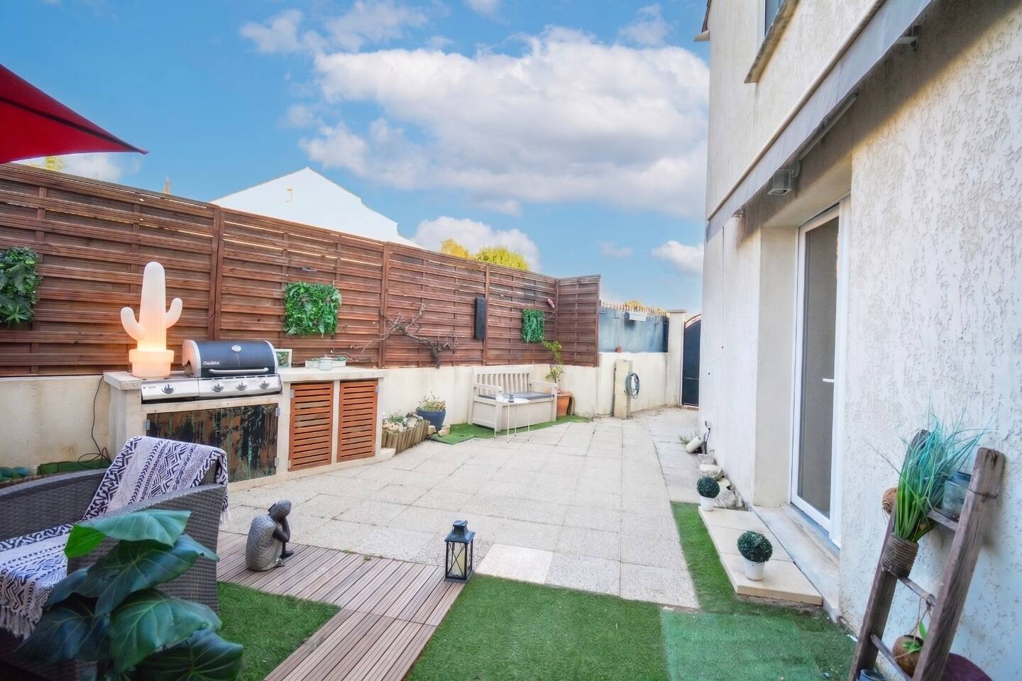Sunny Escape, Pool & Boules · 2