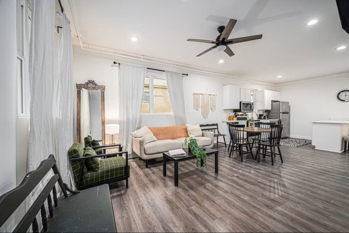 Westport KC Retreat | Ideal Extended Stay
