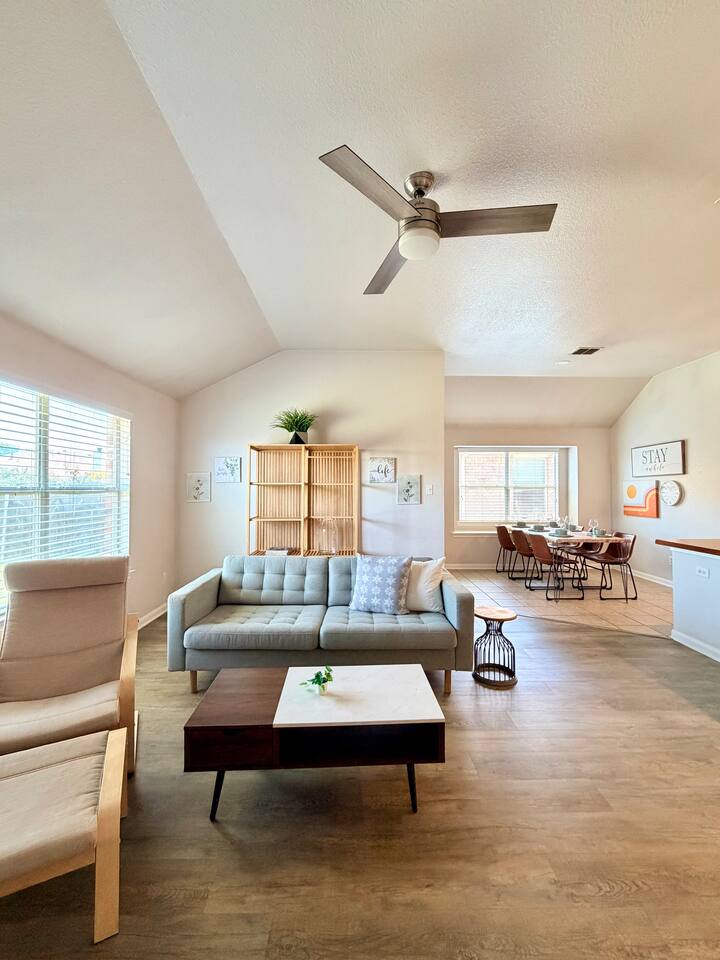 Modern 1-Story Retreat | King Bed + Fenced Yard