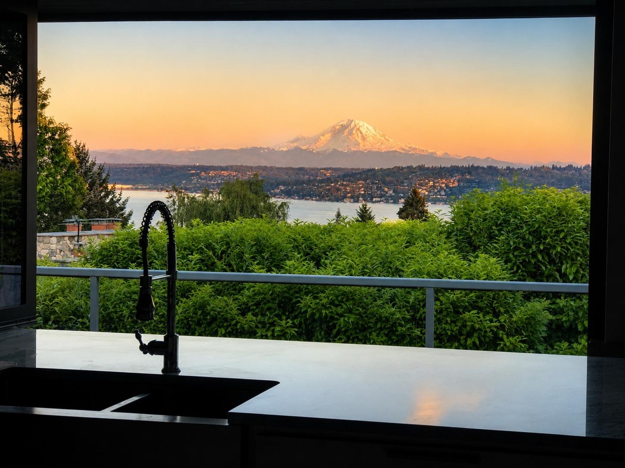 Panoramic Rainier View Estate